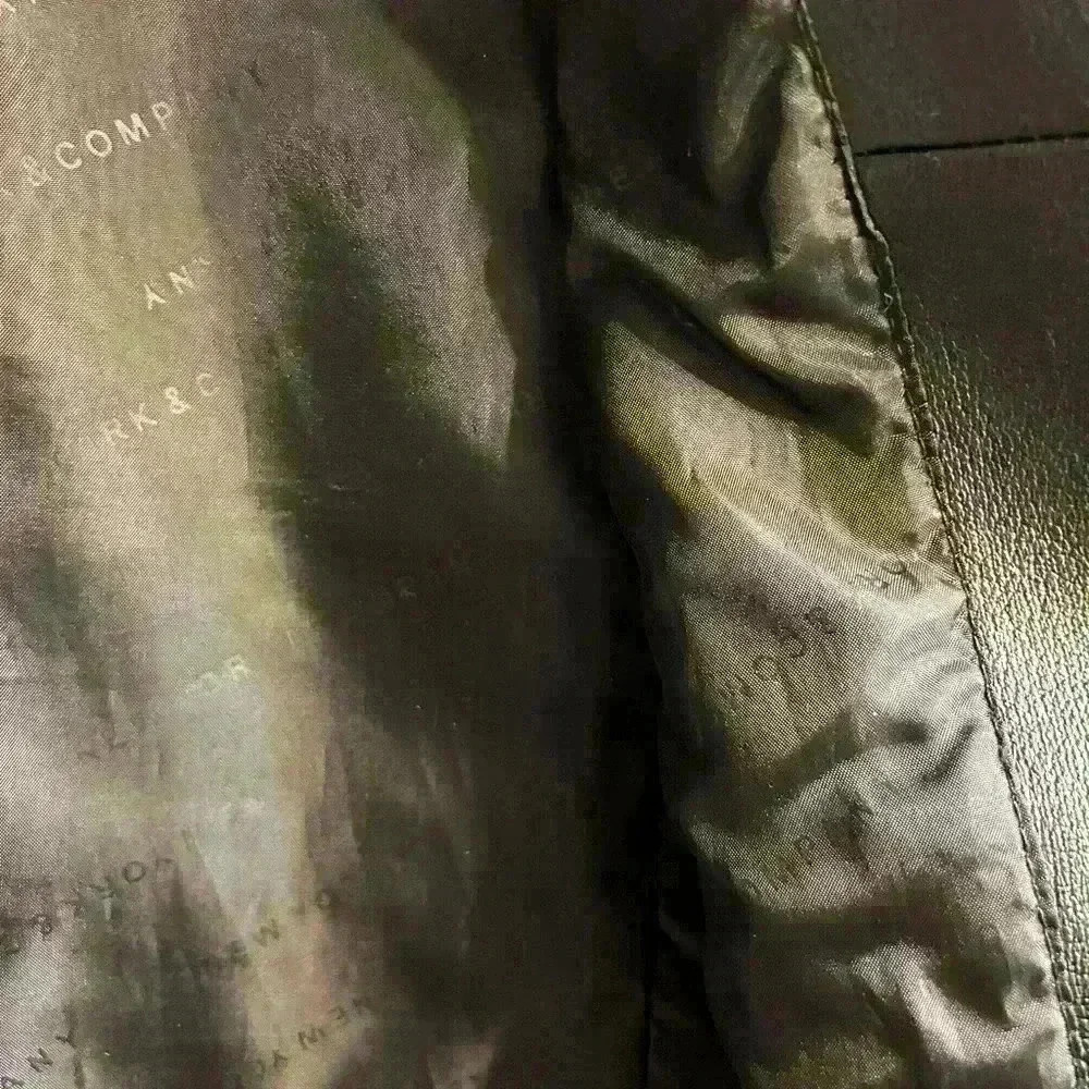 Like new condition leather jacket - Picture 5 of 6